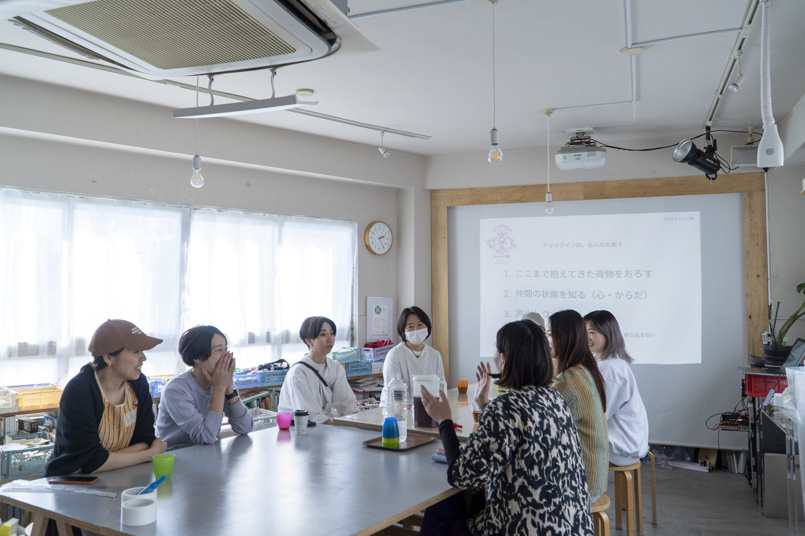 スライドを囲んで、この1年のふりかえりからスタート