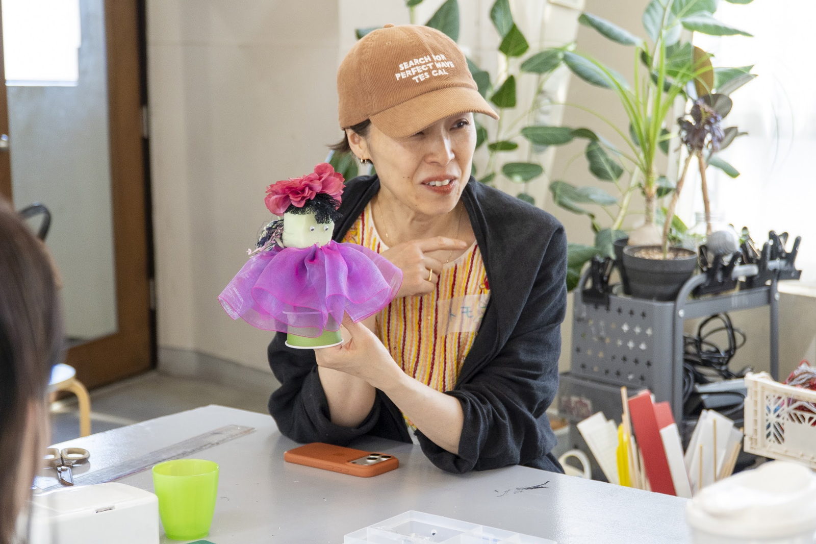 「この素材はね」と、こだわりを解説