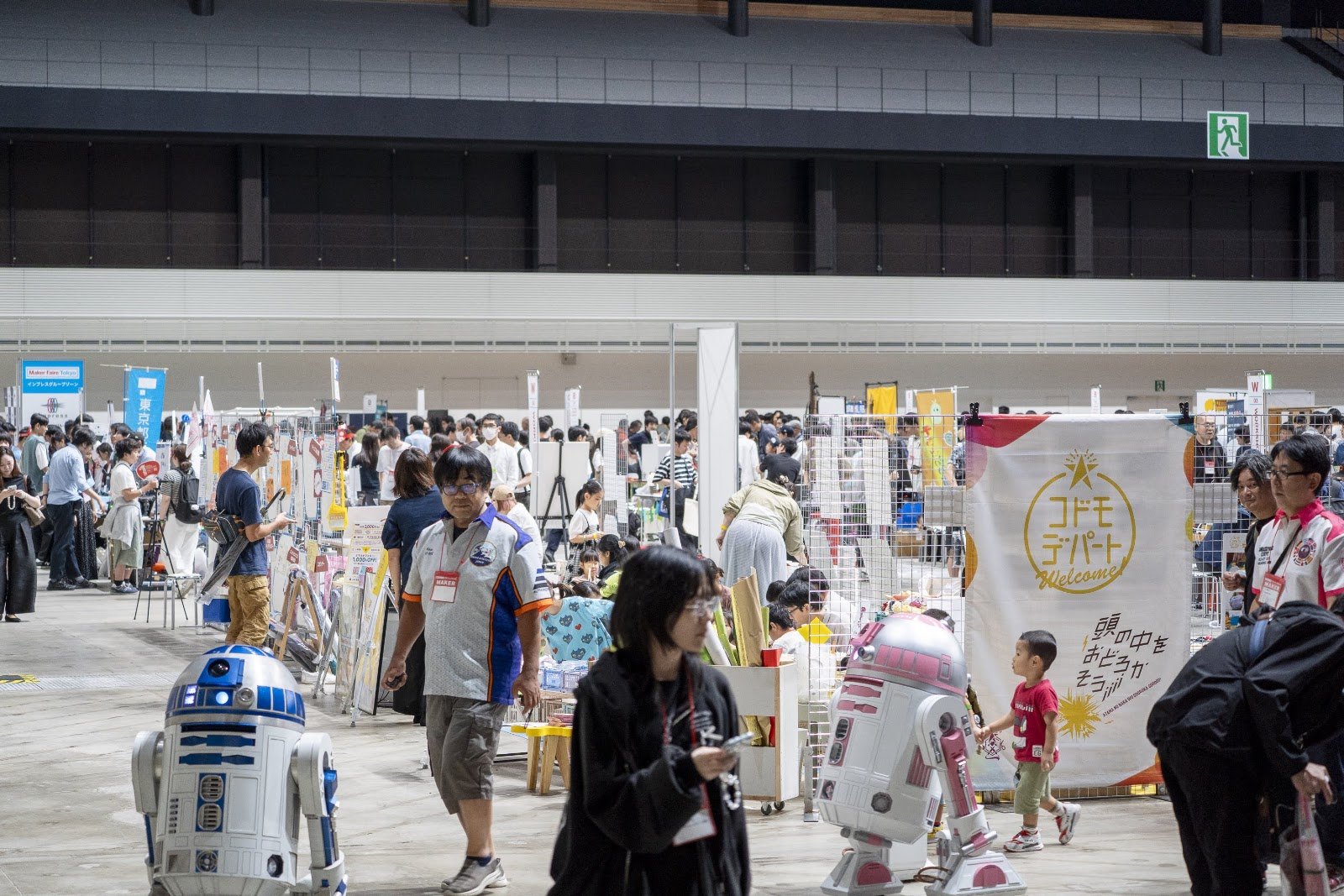 ブース前をロボットが通過!Maker Faireならでは